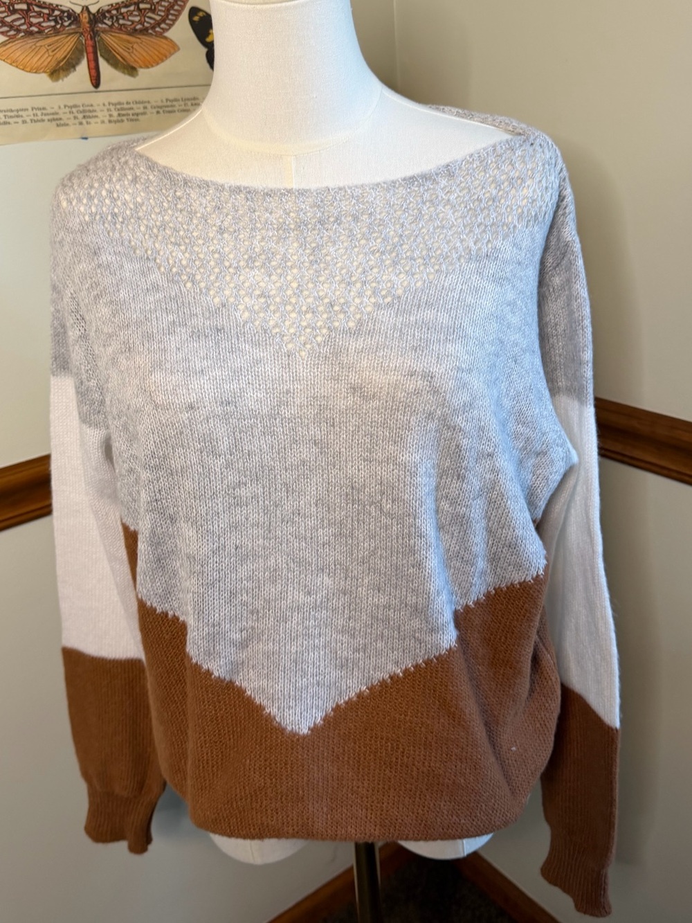 Soft Cozy Stylish Sweater in Light Gray, White & Brown